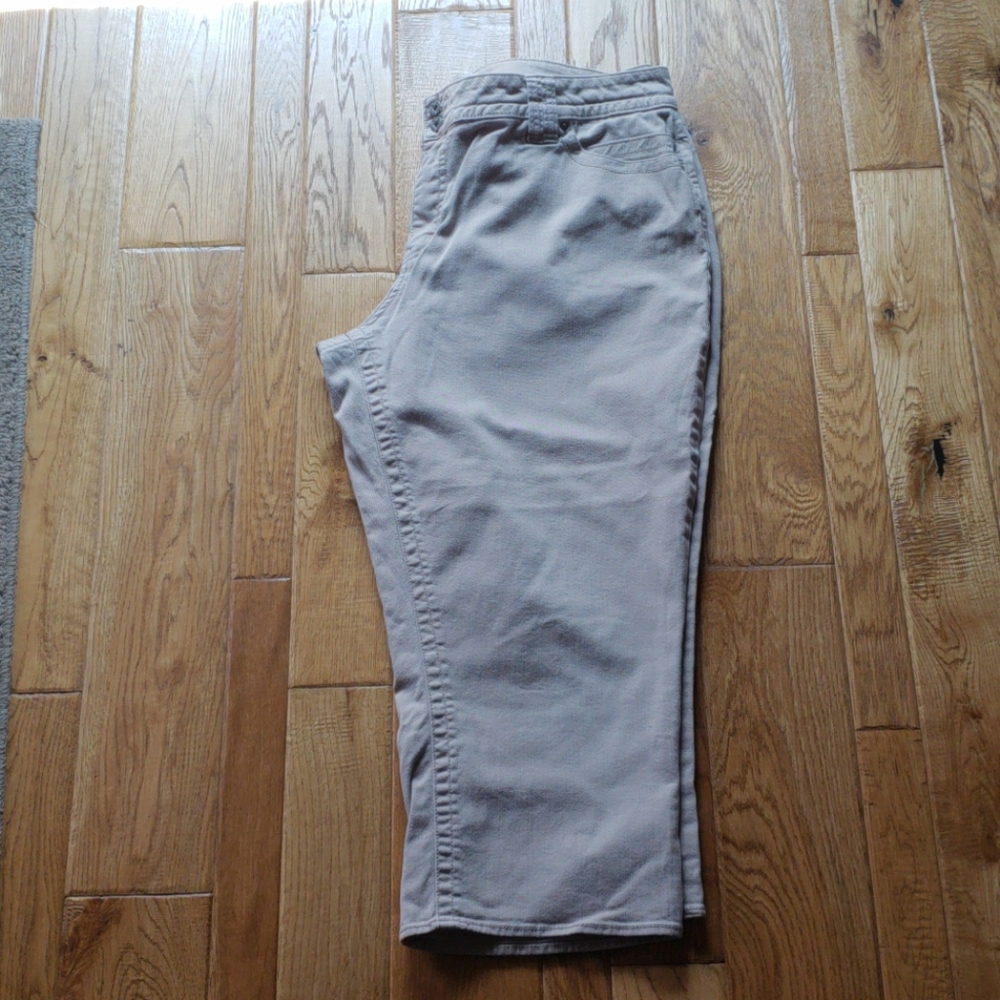 Stretchy Tan Capri